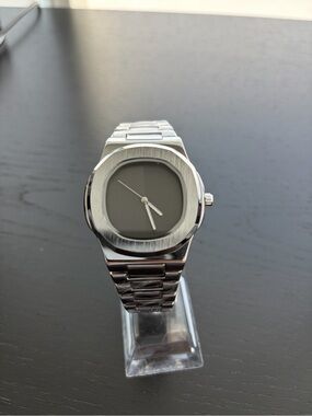 Silver  Black dial Wrist Watch - Minimalist Design